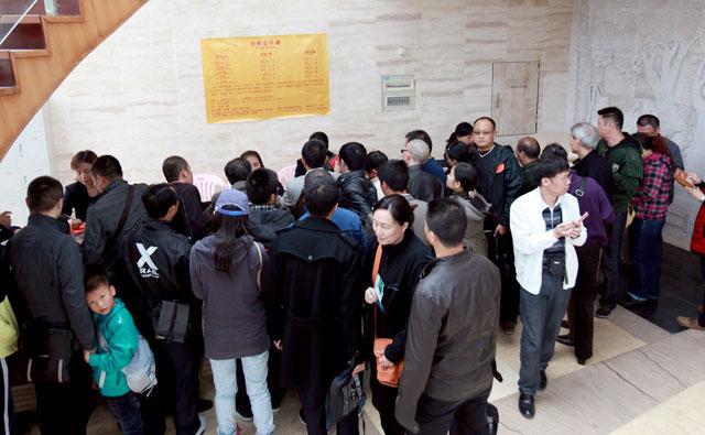 临时增设的售票点--演艺中心