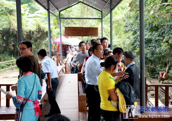 全区职工坚守岗位,合理安排游客游人线路 全区职工坚守岗位,合理安排游客游人线路