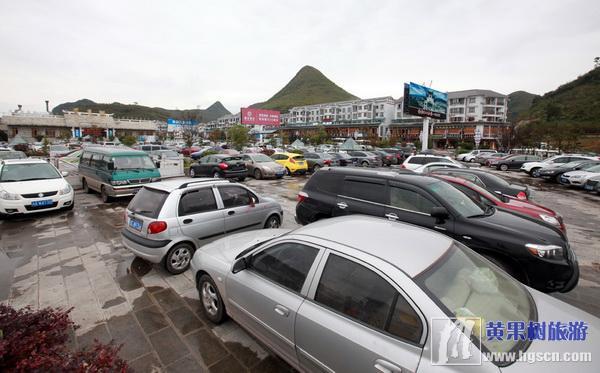 车辆停放有序的新城票务中心停车场 (1) 车辆停放有序的新城票务中心停车场 (1)