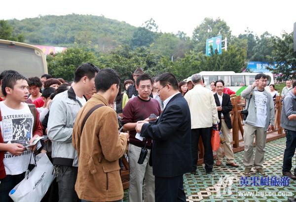 全区职工坚守岗位,合理安排游客游人线路 全区职工坚守岗位,合理安排游客游人线路