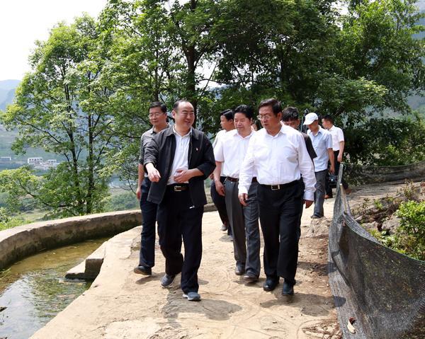 节日期间安顺市委书记周建琨到黄果树景区检查工作