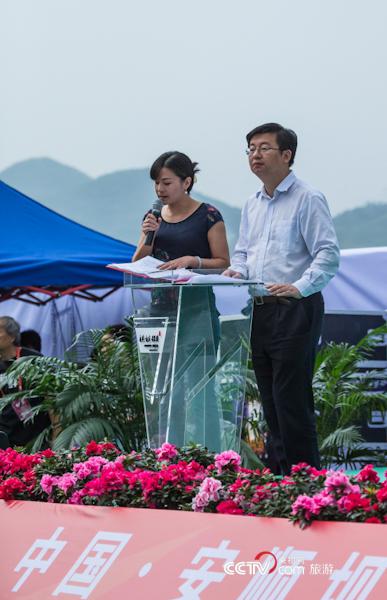 安顺市委副书记阳向东参加开幕式