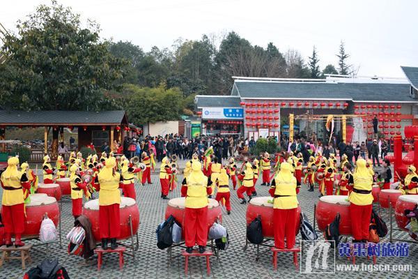 春节期间的威风锣鼓表演