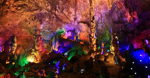 美轮美奂的天星洞景观